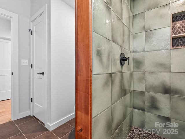 165 Abundance Run 8, Asheville, NC 28805