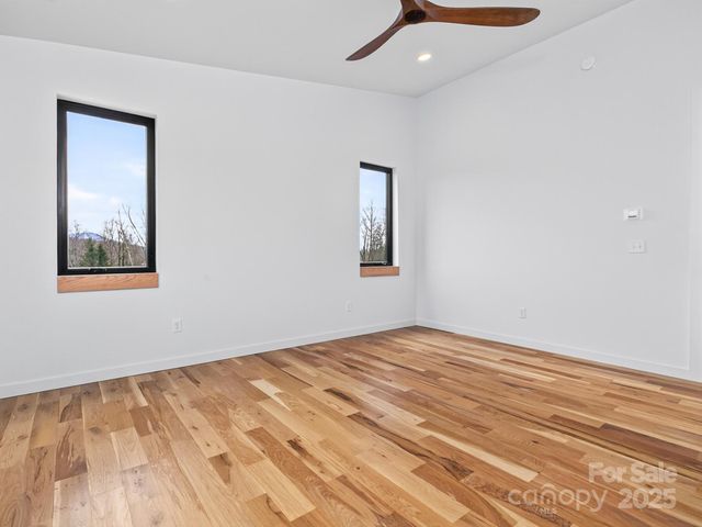 165 Abundance Run 8, Asheville, NC 28805