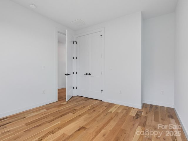 165 Abundance Run 8, Asheville, NC 28805