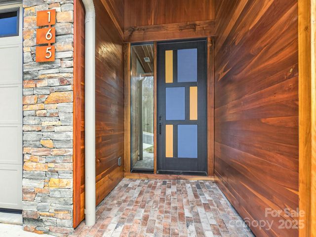 165 Abundance Run 8, Asheville, NC 28805