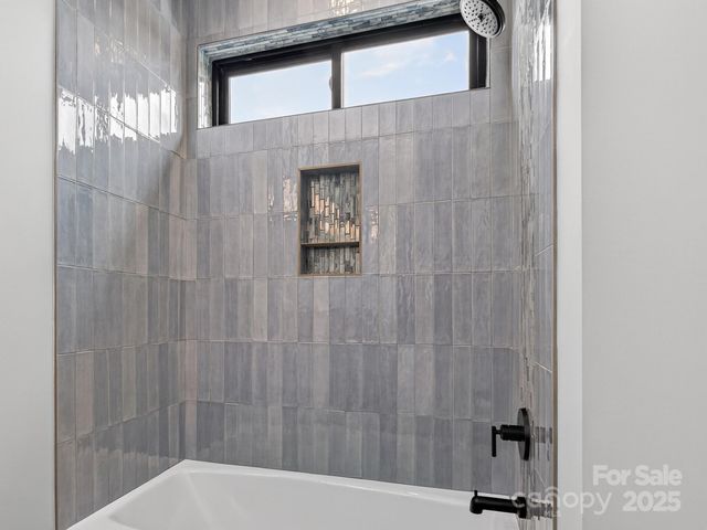 165 Abundance Run 8, Asheville, NC 28805