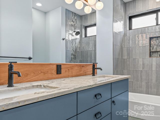 165 Abundance Run 8, Asheville, NC 28805