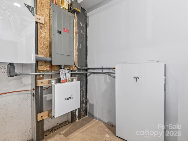 165 Abundance Run 8, Asheville, NC 28805