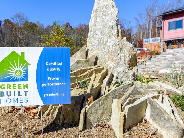 165 Abundance Run 8, Asheville, NC 28805