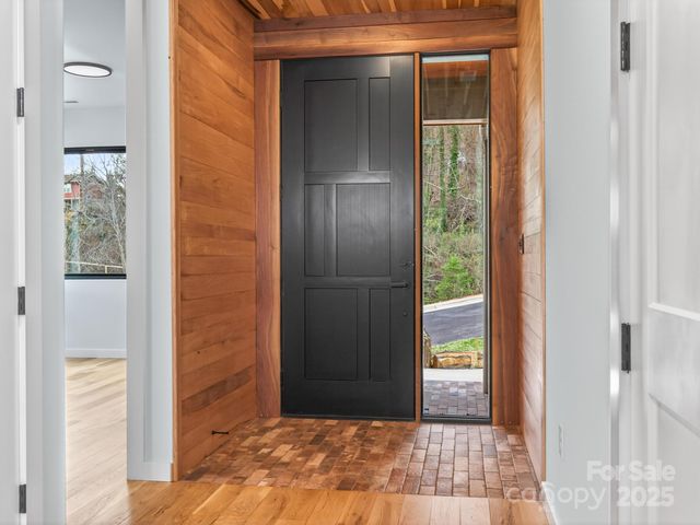 165 Abundance Run 8, Asheville, NC 28805