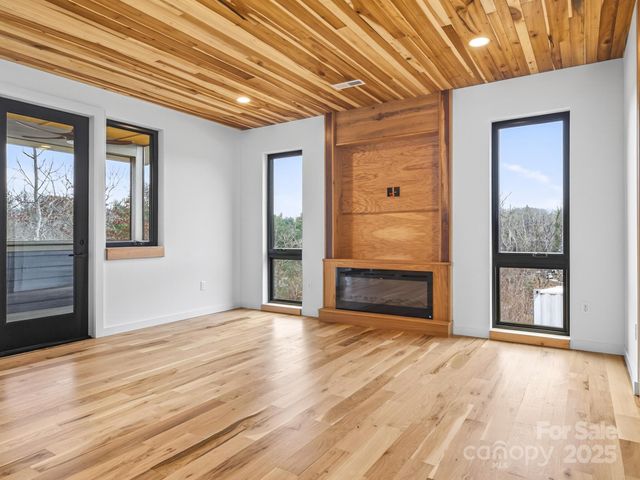 165 Abundance Run 8, Asheville, NC 28805