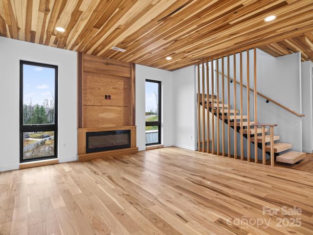 165 Abundance Run 8, Asheville, NC 28805