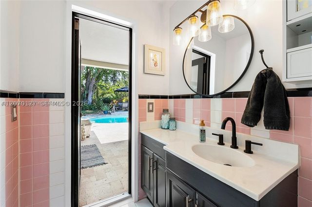 3700 W Park Rd, Hollywood, FL 33021