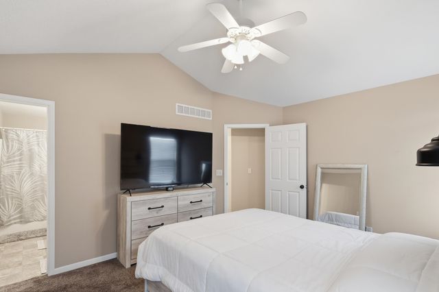 3245 S Bluelake Ct, Wichita, KS 67215