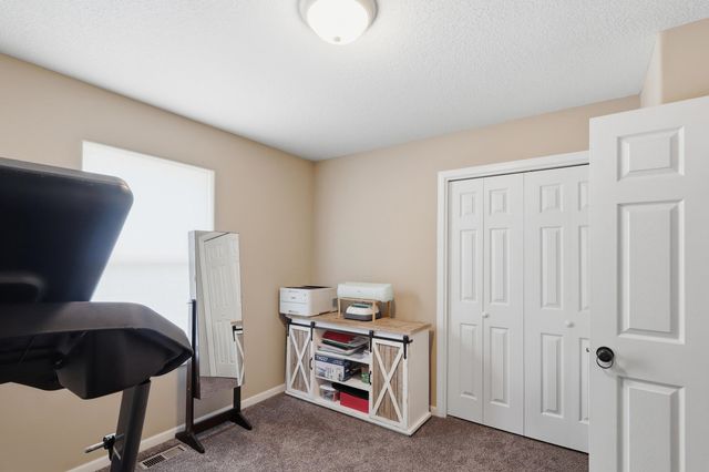 3245 S Bluelake Ct, Wichita, KS 67215