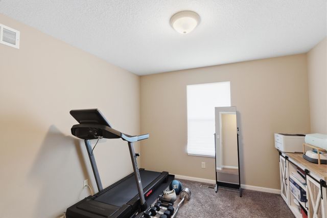 3245 S Bluelake Ct, Wichita, KS 67215