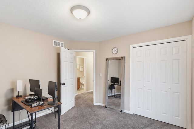 3245 S Bluelake Ct, Wichita, KS 67215