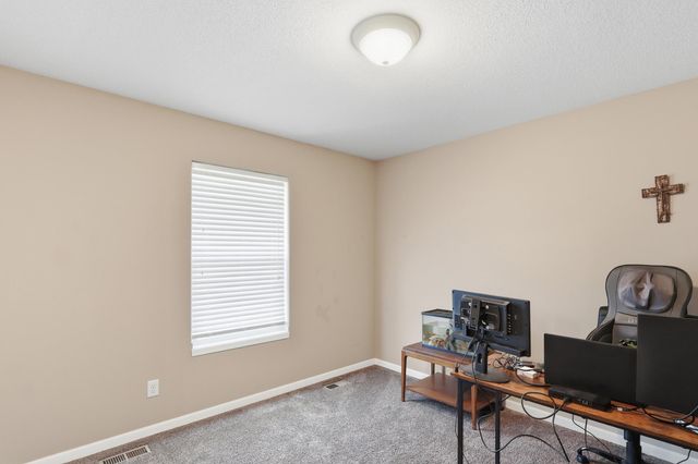 3245 S Bluelake Ct, Wichita, KS 67215