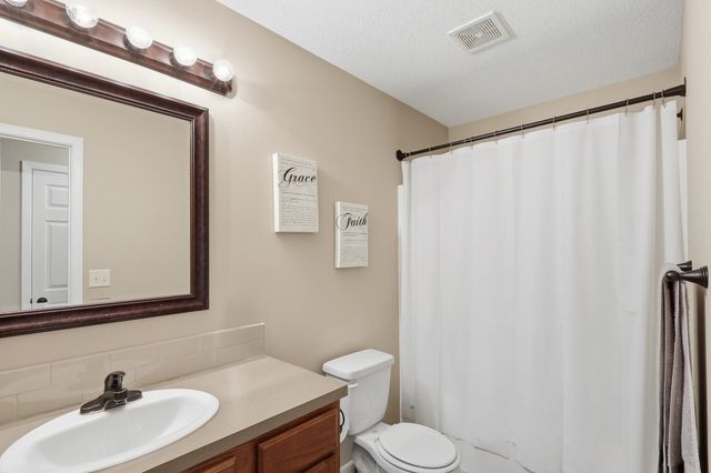 3245 S Bluelake Ct, Wichita, KS 67215