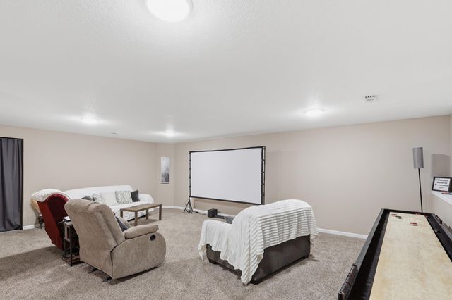 3245 S Bluelake Ct, Wichita, KS 67215