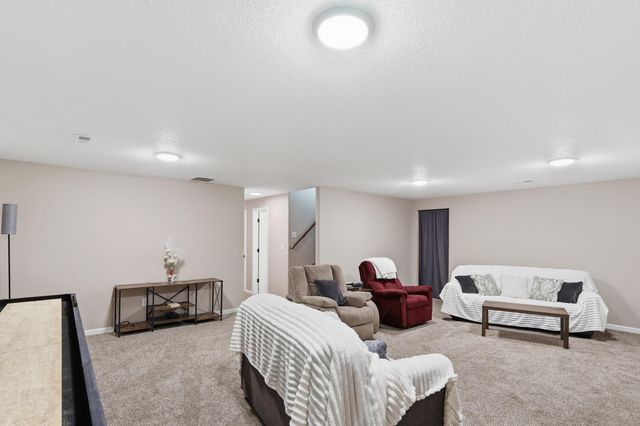 3245 S Bluelake Ct, Wichita, KS 67215