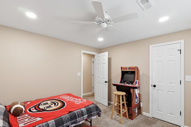 3245 S Bluelake Ct, Wichita, KS 67215