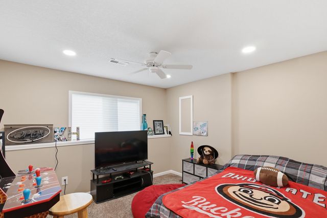 3245 S Bluelake Ct, Wichita, KS 67215