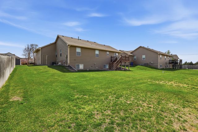 3245 S Bluelake Ct, Wichita, KS 67215