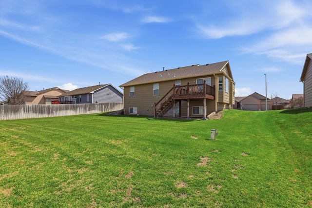 3245 S Bluelake Ct, Wichita, KS 67215