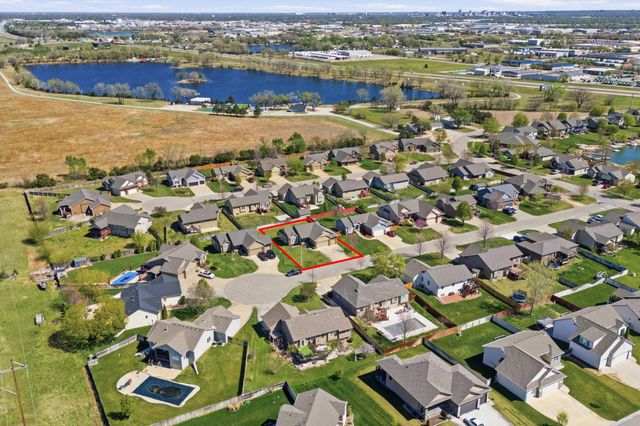 3245 S Bluelake Ct, Wichita, KS 67215