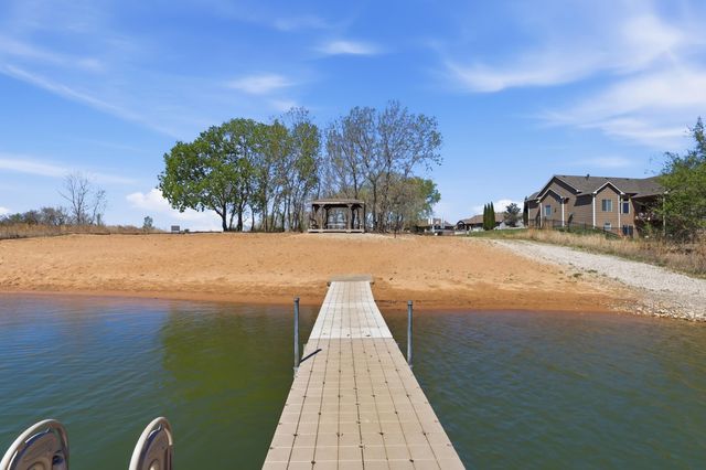 3245 S Bluelake Ct, Wichita, KS 67215