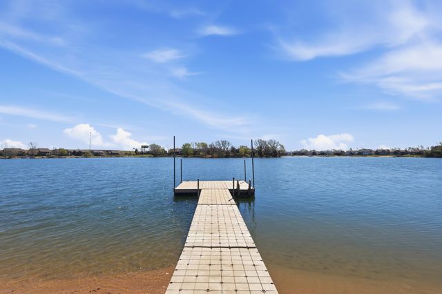 3245 S Bluelake Ct, Wichita, KS 67215