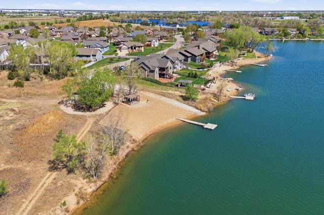 3245 S Bluelake Ct, Wichita, KS 67215