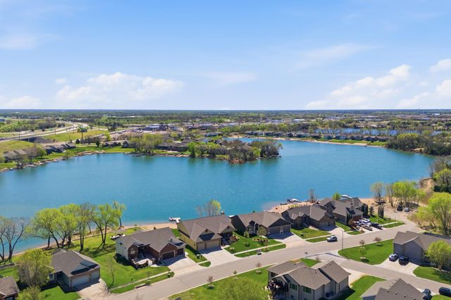 3245 S Bluelake Ct, Wichita, KS 67215