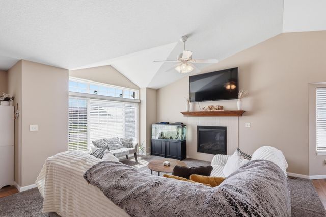 3245 S Bluelake Ct, Wichita, KS 67215