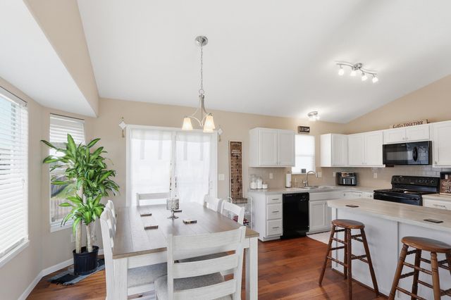 3245 S Bluelake Ct, Wichita, KS 67215