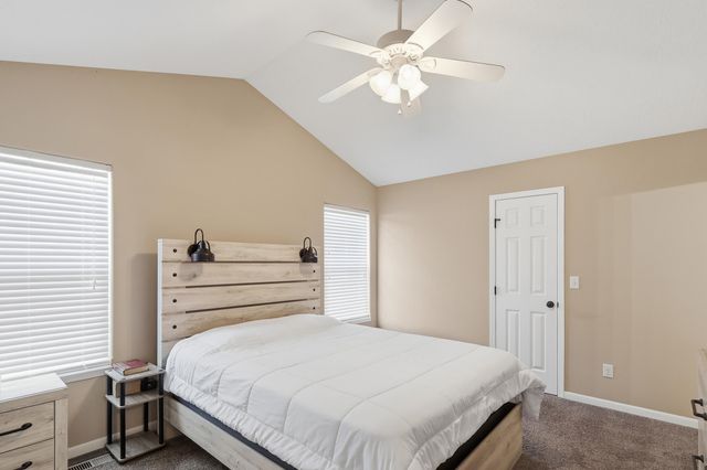 3245 S Bluelake Ct, Wichita, KS 67215