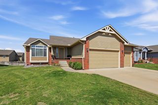 3245 S Bluelake Ct, Wichita, KS 67215