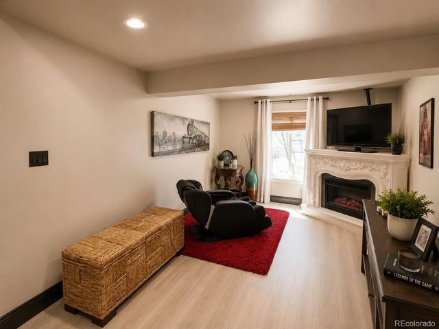 1414 S Haleyville Street, Aurora, CO 80018