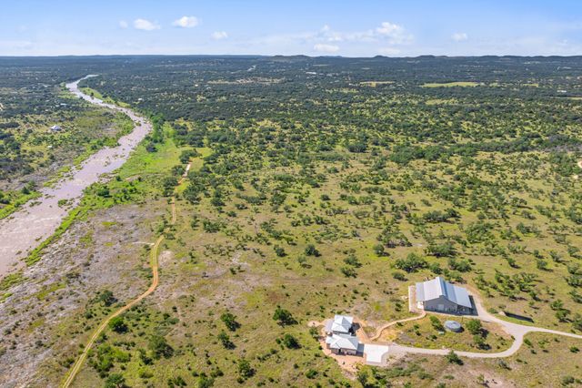 620 Rio Vista RD, Johnson City, TX 78636