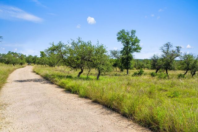 620 Rio Vista RD, Johnson City, TX 78636