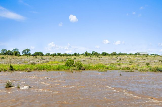 620 Rio Vista RD, Johnson City, TX 78636