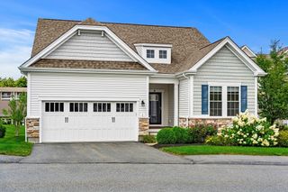 1 Hood Dr 1, Andover, MA 01810