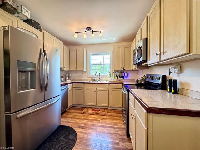 243 Hunter Ridge Lane, Ararat, NC 27007