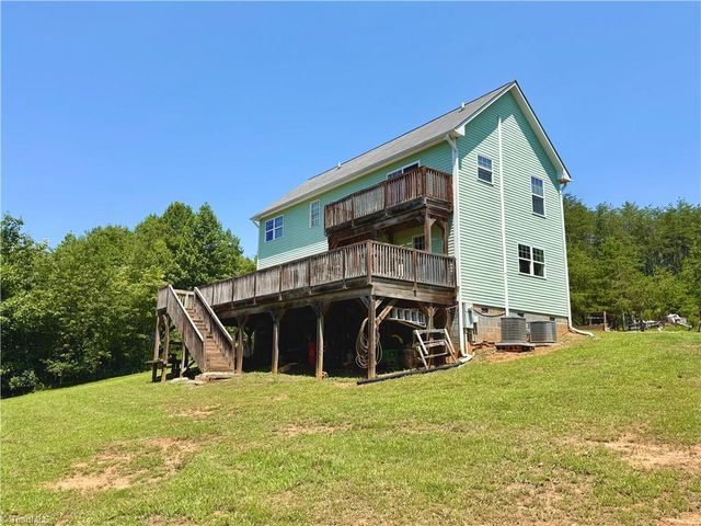 243 Hunter Ridge Lane, Ararat, NC 27007