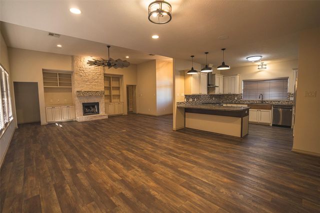 573 Fm 980 Road, Huntsville, TX 77320