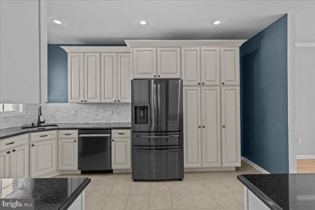 50 FROST LN, East Windsor, NJ 08520