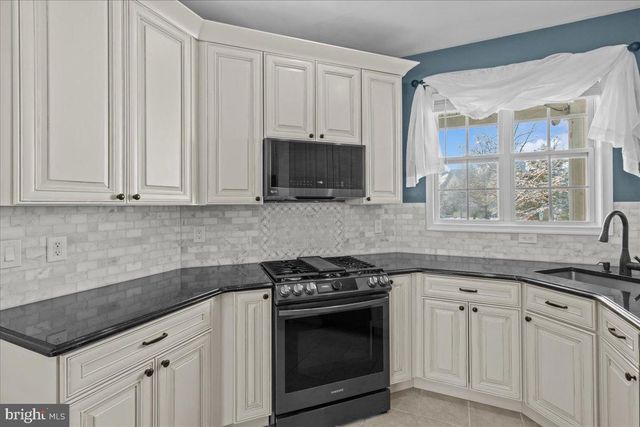 50 FROST LN, East Windsor, NJ 08520