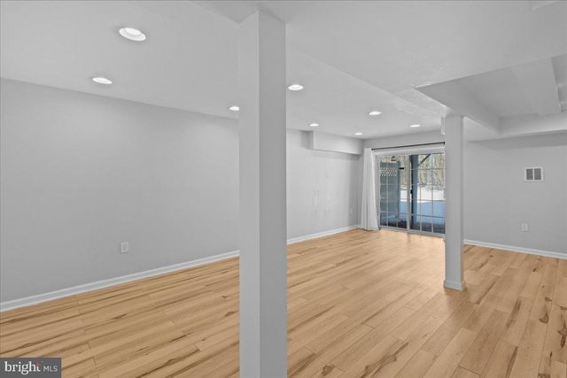 50 FROST LN, East Windsor, NJ 08520