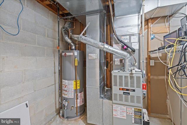 50 FROST LN, East Windsor, NJ 08520