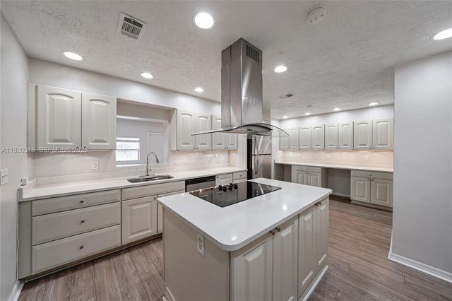 1000 NW 17th Ave, Boca Raton, FL 33486