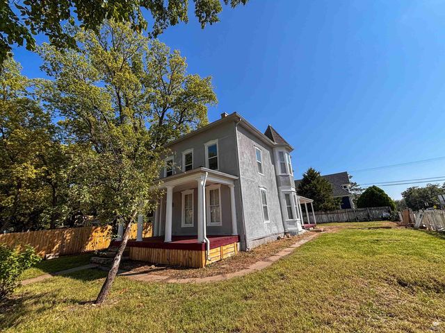 137 W 4th Street, Junction City, KS 66441