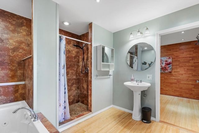 87 Alpine Pl 87, Franklin, MA 02038
