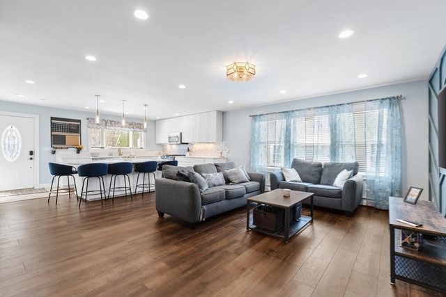 87 Alpine Pl 87, Franklin, MA 02038