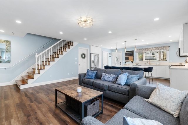 87 Alpine Pl 87, Franklin, MA 02038